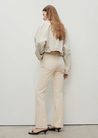 Jeans Flare Talle Medio con Bolsillos