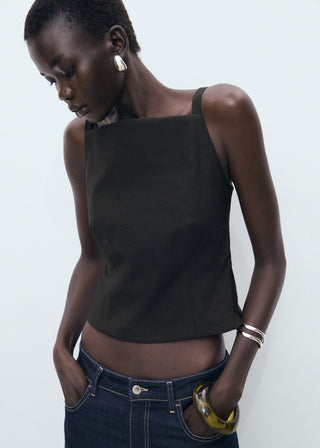 Blusa con Espalda Abierta Detalle de Lazos.