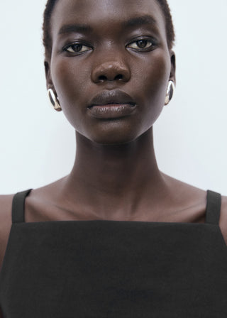 Blusa con Espalda Abierta Detalle de Lazos.