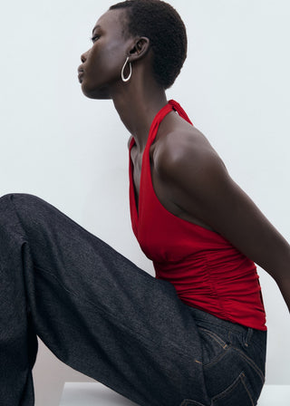 Blusa Escote Pico con Espalda Abierta.