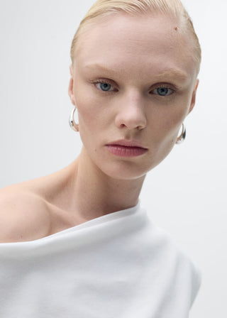 Camiseta Cuello Asimétrico de Algodón