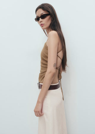 Blusa Drapeada con Espalda Cruzada.