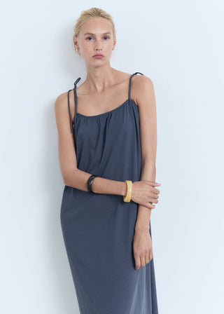 Vestido Largo con Detalle de Algodón.