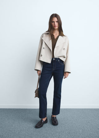 Jeans Flare Talle Medio con Bolsillos.