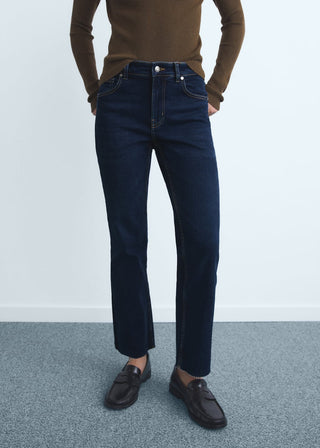 Jeans Flare Talle Medio con Bolsillos.