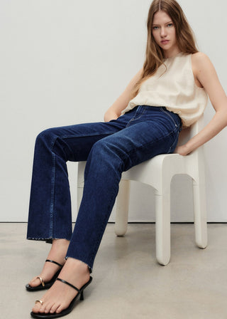 Jeans Flare Talle Medio con Bolsillos.