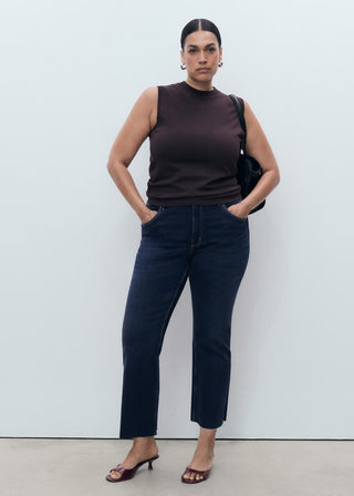 Jeans Flare Talle Medio con Bolsillos.