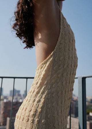Vestido Cuello Halter con Textura.