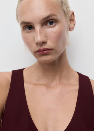 Chaleco de Traje con Detalle de Botones.