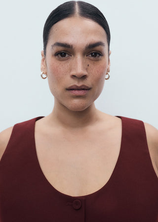 Chaleco de Traje con Detalle de Botones.