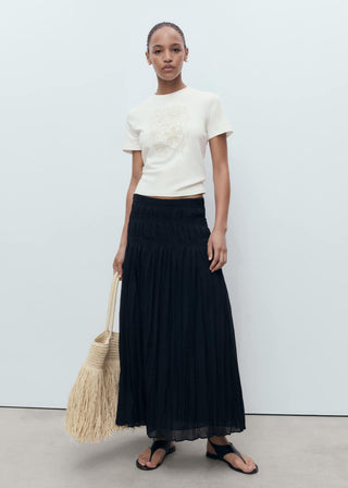 Camiseta Manga Corta con Bordado Floral