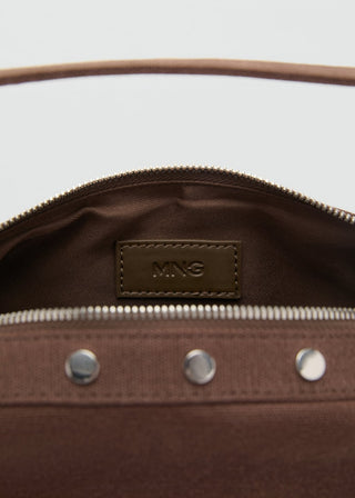 Bolso de Hombro con Tachuelas.