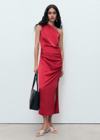 Vestido Satinado con Detalle Fruncido.