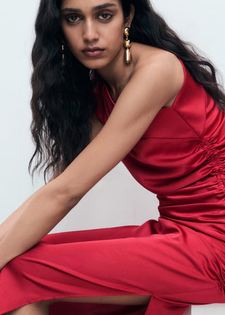 Vestido Satinado con Detalle Fruncido.