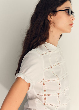 Camiseta Manga Corta con Detalles Bordados