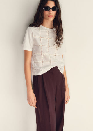 Camiseta Manga Corta con Detalles Bordados