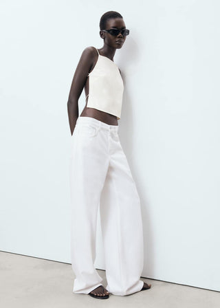 Blusa con Detalle de Espalda Abierta.