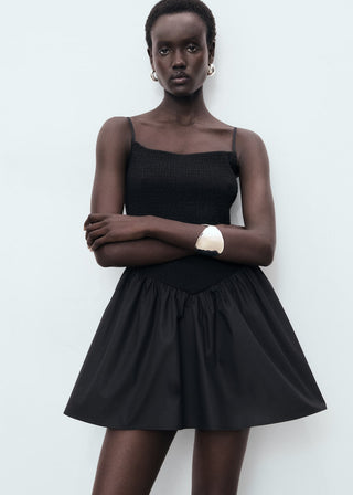 Vestido Entallado Cuello Cuadrado