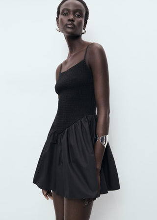 Vestido Entallado Cuello Cuadrado