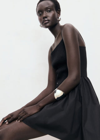 Vestido Entallado Cuello Cuadrado