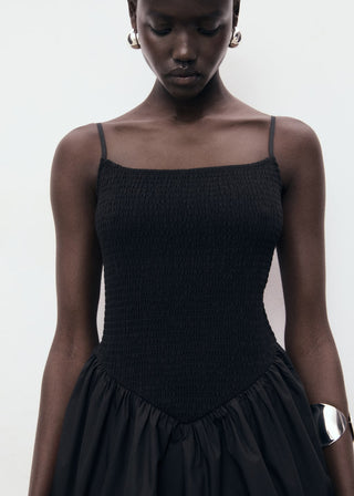 Vestido Entallado Cuello Cuadrado