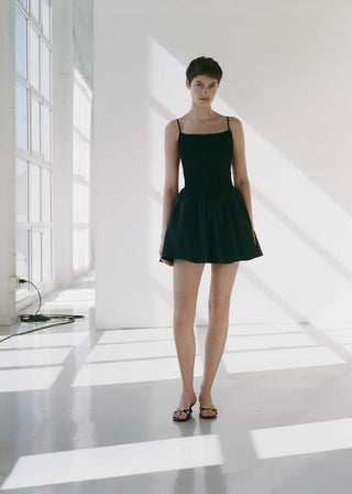 Vestido Entallado Cuello Cuadrado