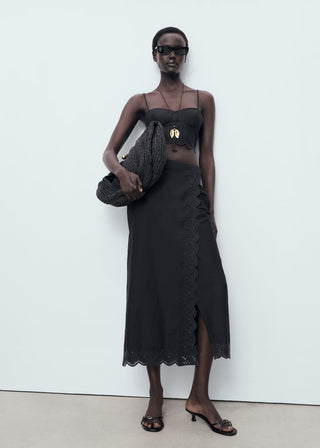 Blusa Crop con Detalle Bordado