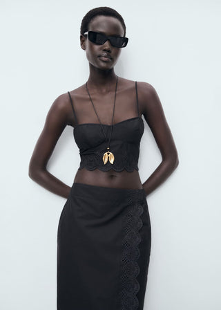 Blusa Crop con Detalle Bordado