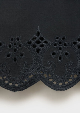 Blusa Crop con Detalle Bordado