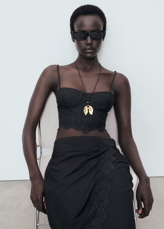 Blusa Crop con Detalle Bordado