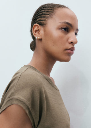 Blusa de Punto con Detalle Metálico.