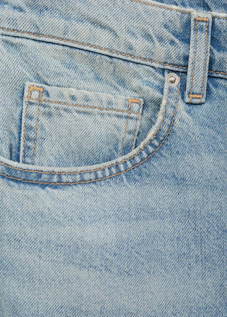 Jeans Flare Talle Medio con Bolsillos.