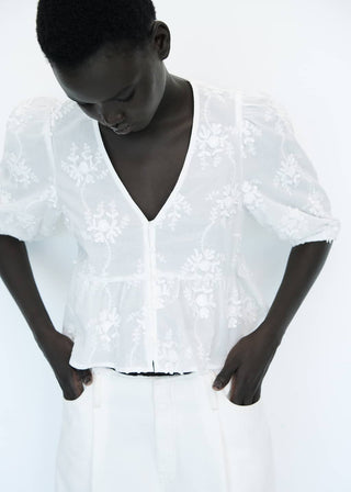 Blusa Manga Corta con Bordado Floral