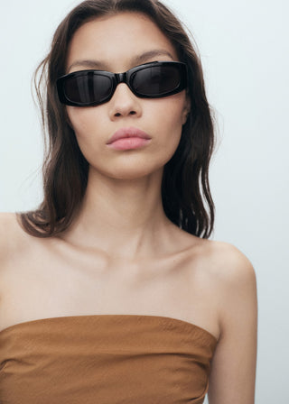 Blusa Asimétrica con Escote Palabra de Honor.