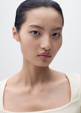 Camiseta con Escote Bajo de Algodón