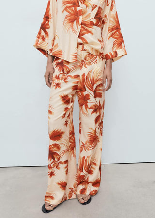 Pantalón Recto con Estampado de Palmeras.