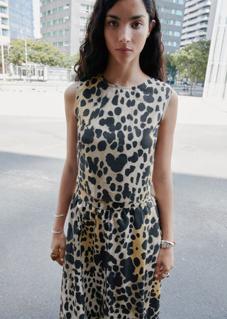 Blusa Crop con Estampado Animal Print.