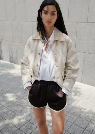 Short con Ribetes en Contraste.