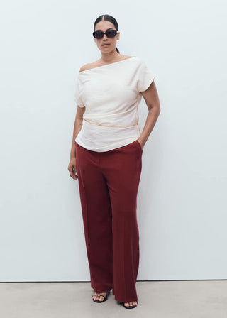 Pantalón Recto Talle Medio con Bolsillos.