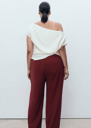 Pantalón Recto Talle Medio con Bolsillos.