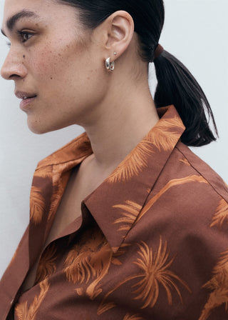 Camisa Manga Larga con Estampado de Palmeras.