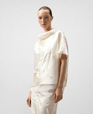 Blusa Cuello Alto Efecto Arrugado