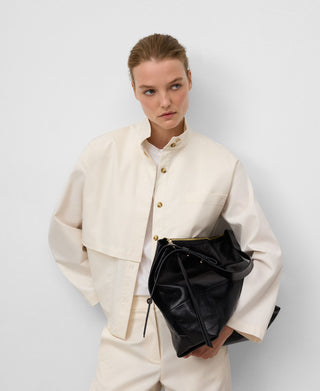 Camisa Cuello Alto con Bolsillos Delanteros