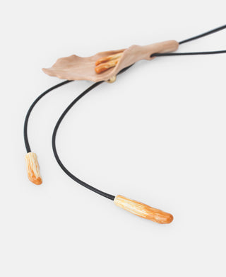 Collar Largo con Diseño Floral