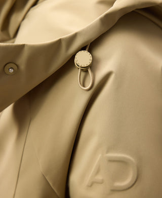 Chaqueta Corta Cuello Alto con Capucha