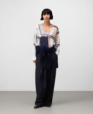 Sudadera Cuello Pico con Estampado.