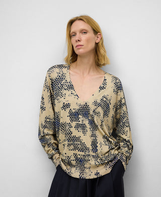 Sudadera Cuello Pico con Estampado.