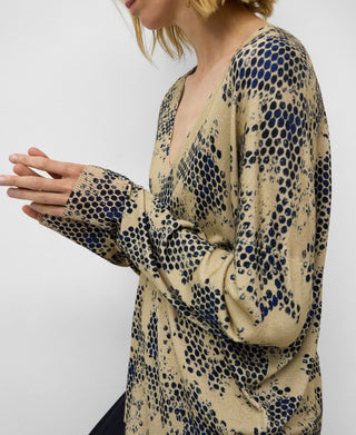 Sudadera Cuello Pico con Estampado.