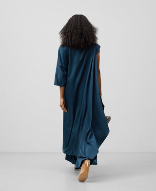 Enterizo con Capa Asimétrica Satinada