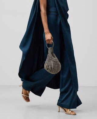 Enterizo con Capa Asimétrica Satinada